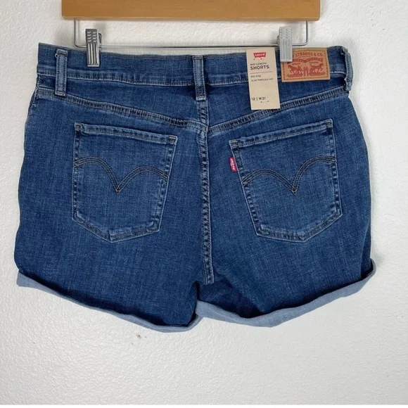 Levis Women's Mid Length Shorts size 31 - Picture 3 of 10